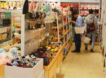 義烏百貨小商品加盟 貿(mào)易代理模式的機(jī)遇與挑戰(zhàn)