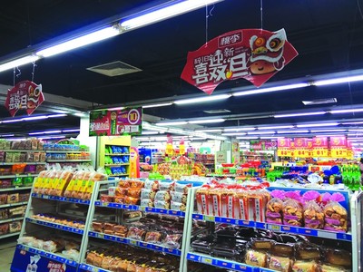 節日消費人氣旺，年貨會上“掃貨”忙——百貨零售迎來新春購物熱潮